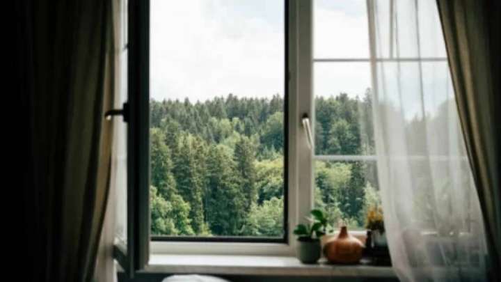 Ақмола облысының тұрғыны жеті айлық сәбиімен терезеден құлады