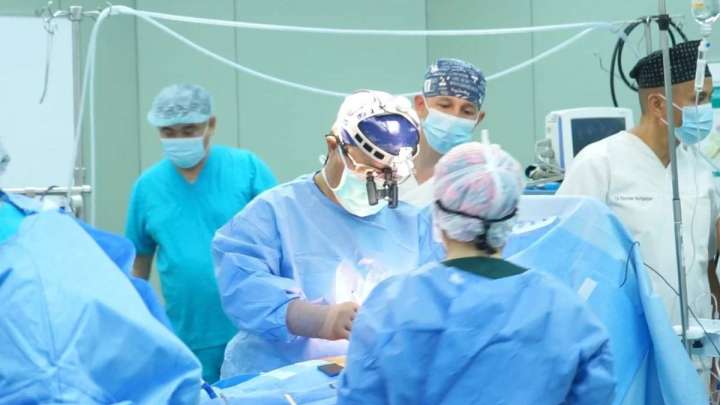 Түркістанда 9 жастағы баланың бауырынан эхинококк құрты алынды