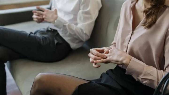 Іздеудегі азаматтардың некесін автоматты түрде бұзатын норма талқыланып жатыр