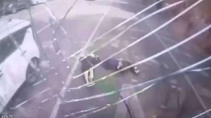 Алматыда самокат мінген қыздарды автобус қақты