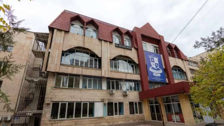 Алматыда оқушы өз-өзіне қол салды: желіде мұғалімдерді қызға буллинг жасады деп айыптады