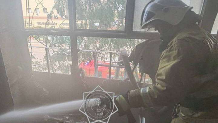 Таразда пәтерден өрт шығып, 20 адам эвакуацияланды