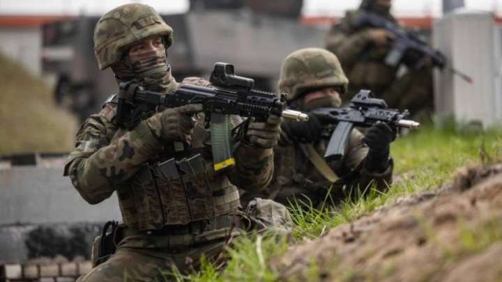 Белгісіз әуе нысандары Польшаны дүрліктірді