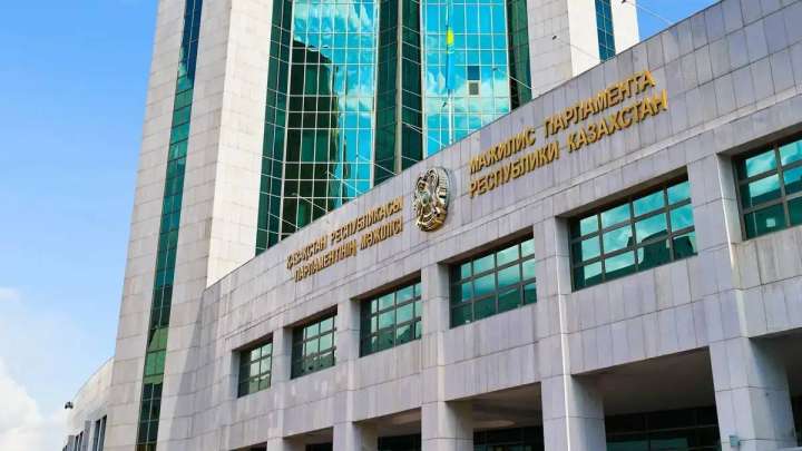 Банк қызметі туралы заң жобасы мәжіліс қарауына енгізілді