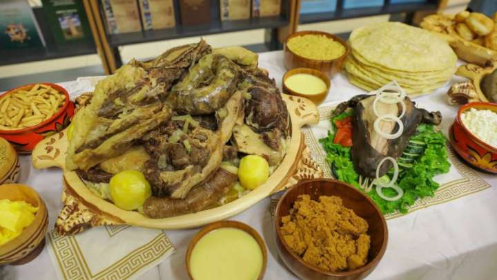 Қытай дәрігері қазақтарға ет жеуді шектеуді ұсынды