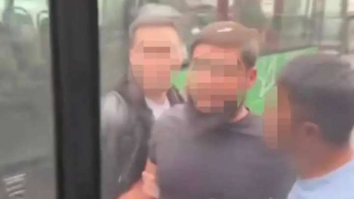 Автобус жүргізушісіне пышақ ала жүгірген адам жұртты шошытты