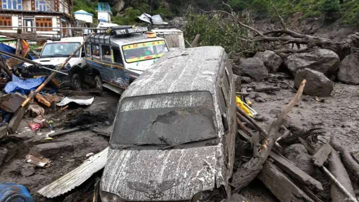 Үндістанда көшкін салдарынан 17 адам мерт болды