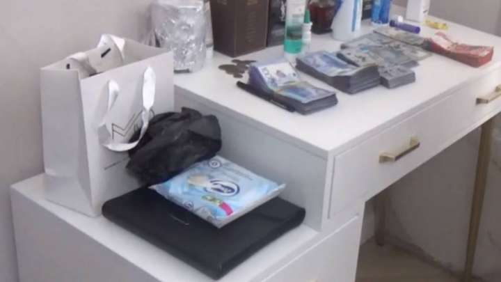 Сот отырысы: шенеунік әкімге ақша бергенін айтты