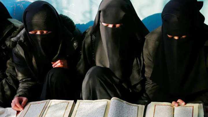 «Талибан» әйелдер жазған кітаптарды оқуға тыйым салды