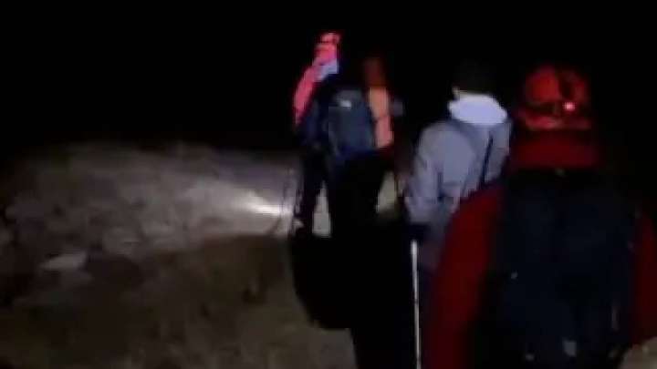 Алматы тауларында қалып қойған ер адамды құтқарушылар аман алып түсті