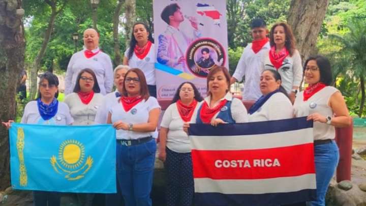 Латынамерикалық жанкүйерлер Димаштың әнін қазақша шырқады