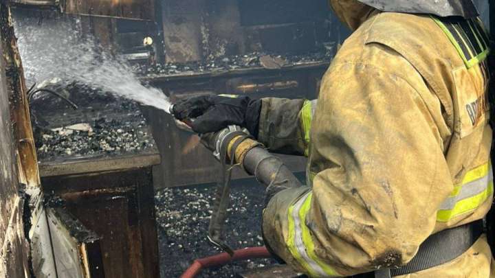 Алматыда екі қабатты үйден өрт шықты