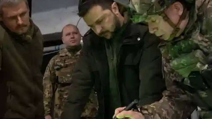 Зеленский: Украина үстінен Венгрия дрондары ұшқан болуы мүмкін