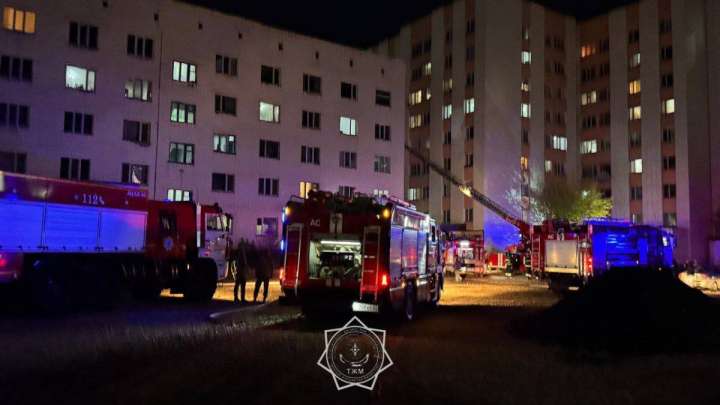 Бес қабатты үйдегі өрт: құтқарушылар 28 тұрғынды эвакуациялады