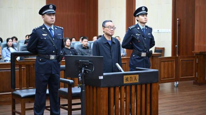 Қытайдың экс-министрі жемқорлық үшін өлім жазасына кесілді