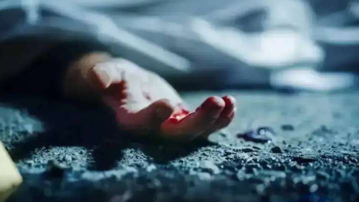 Полиция бекетінен жалаңаш қыздың мәйіті табылды