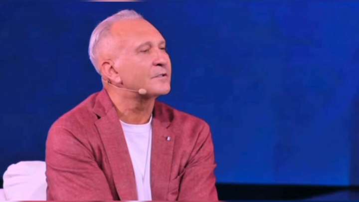 "Путин 55 елге жалғыз қасқайып тұр!": Алматыдағы форумда Путинге мадақ айтылды