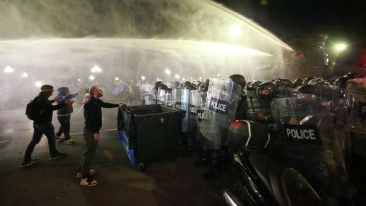 Тбилисиде жаппай наразылық тәртіпсіздікке ұласты