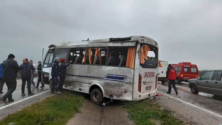 Мектеп автобусымен болған апаттан екі адам қаза тапты