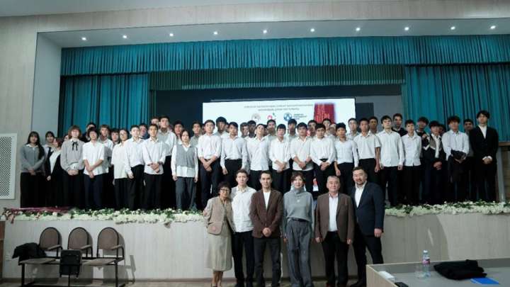 Өз саласының табысты мамандары жастармен кездесті