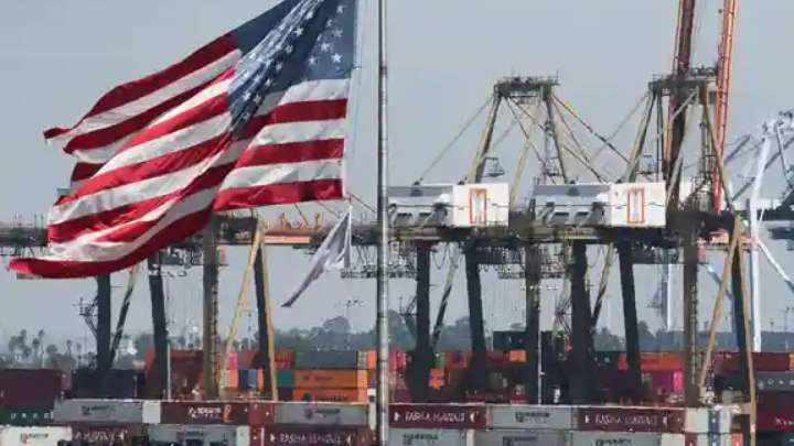 Қытай тауарларына 100% баж салығы: Трамп мәлімдеме жасады