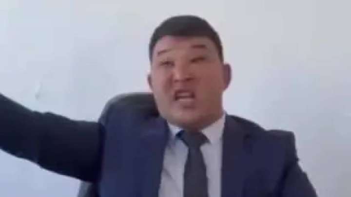 Тұрғындарды боқтаған әкім жазаланды