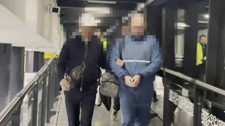 293 млн теңге салықтан жалтарған күдікті БАӘ-ден елге жеткізілді