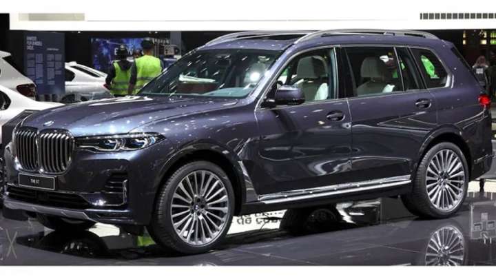 Астаналық жігіт автосалондағы көлікті айдап әкеткен