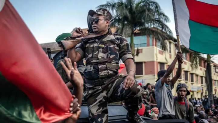 Президент билікті басып алуға әрекет жасалғанын мәлімдеді