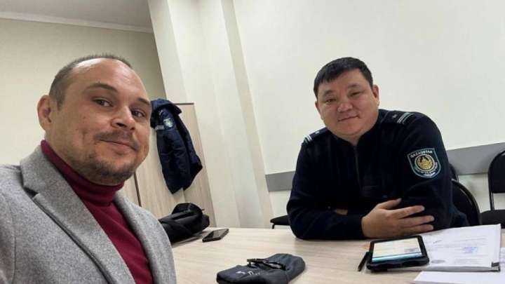 Министрді сынаған журналист өзін қамауға алуға оқталып жатқандар туралы айтты