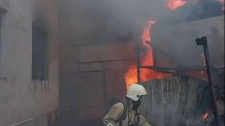 Атырауда қонақүйден өрт шығып, 13 адам көшірілді