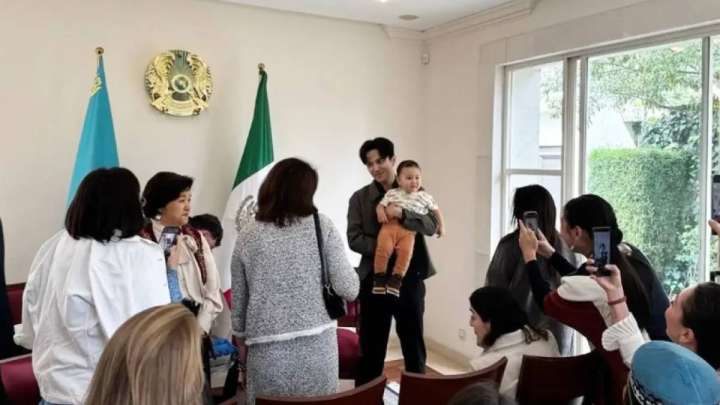 Димаш Құдайберген Мехикода сәбидің тұсауын кесті