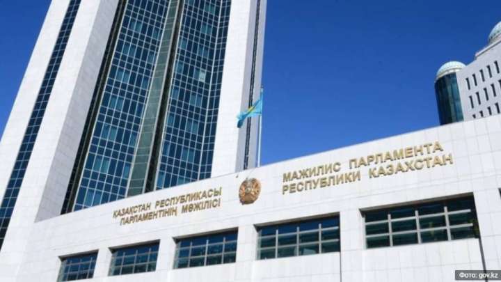 Берденовтің бұрынғы көмекшісі Үкіметтің Парламентті керек етпейтінін айтты