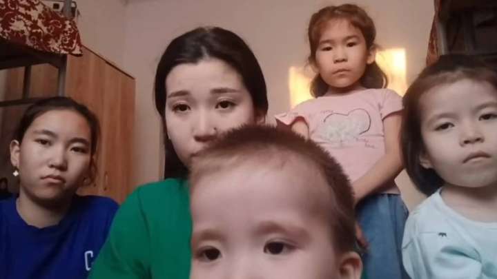 "Анамызды жындыханаға жатқызды". 5 балалы отбасы баспанасыз қалды