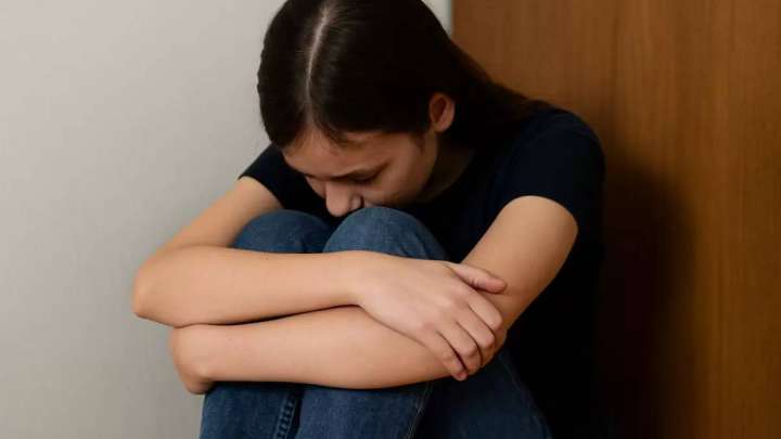 Бірнеше адам оқушыны зорлап, оны видеоға түсірген