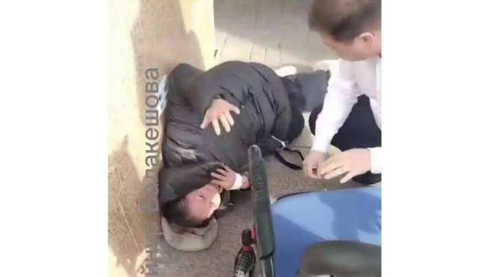 Астанада мүгедектер арбасындағы әйел биіктіктен құлап кетті