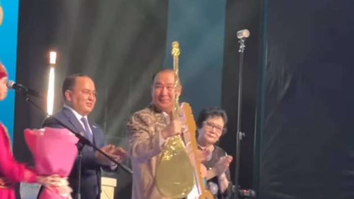 Айбек Қалиев «Алтын домбыра» иегері атанды