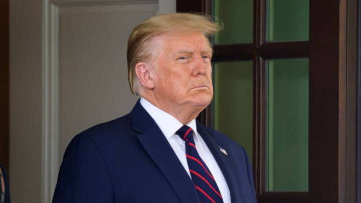 Отырып алып тарихты тарқатты. Трамп ақыры дауыс көтерді.