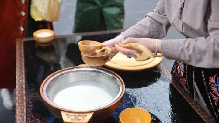 Ақмолалық жеті тұрғын қымыздан улануы мүмкін