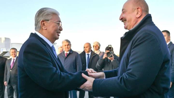 Тоқаев Ильхам Әлиевті әуежайдан күтіп алды