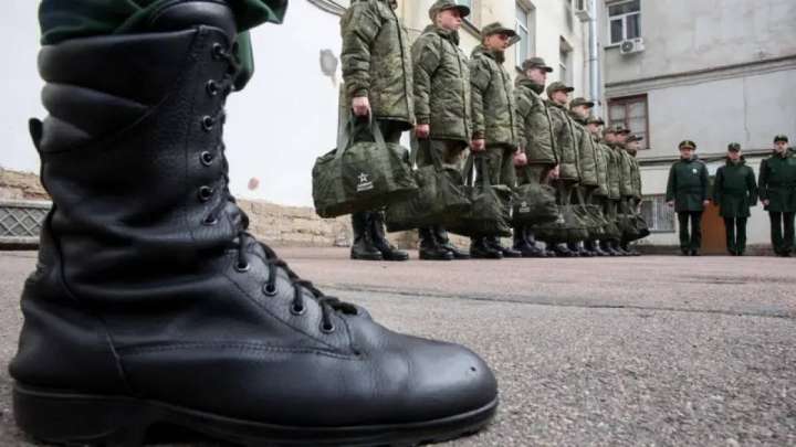 Ресей армиясына жыл бойы шақыру туралы заң жобасы қабылданды