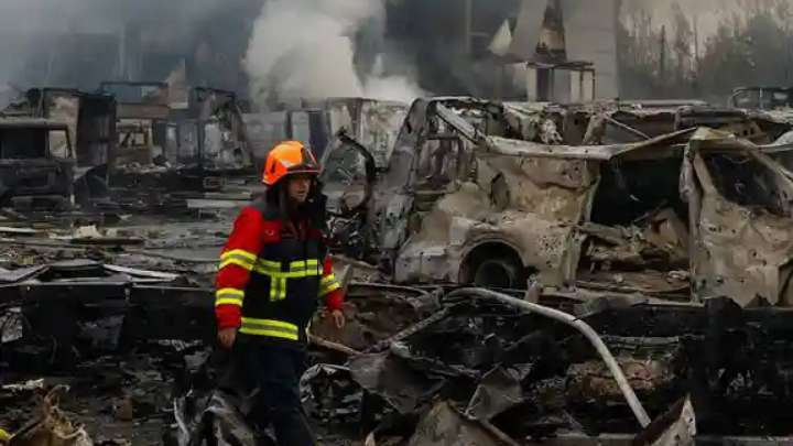 Ресей Украинаны тағы да атқылады: үш адам қаза тапты, ондаған адам жараланды