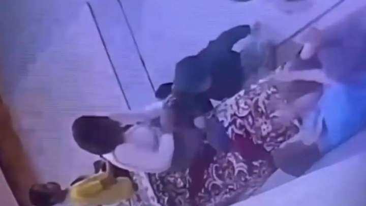 Атырауда әлеуметтік орталықта ерекше баланы ұрып-соққан