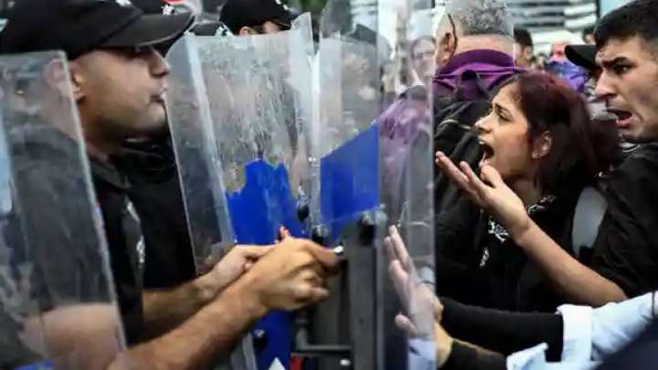 Түркияда оппозициялық телеарнаның бас редакторы қамауға алынды