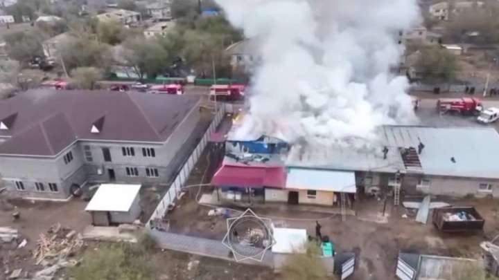 БҚО-да дәмхана мен дүкен шатыры өртенді