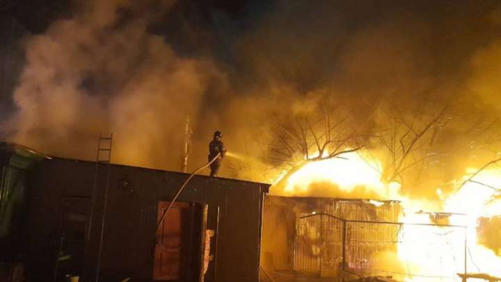 Түн ішінде Семейде өрт шығып, үш үй жанып кеткен