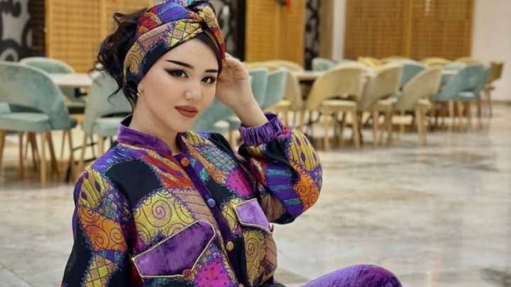 Атыраулық қыз марқұмдардың жалғанған кірпіктерін алып, жерлеуге көмектеседі