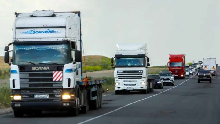 481 көлікті заңсыз тіркеген ХҚКО қызметкері Ресейге қашып кеткен