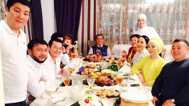 Мұхамеджан Тазабек: Мөлдірдің қолынан ыстық шәй ішуші едік…