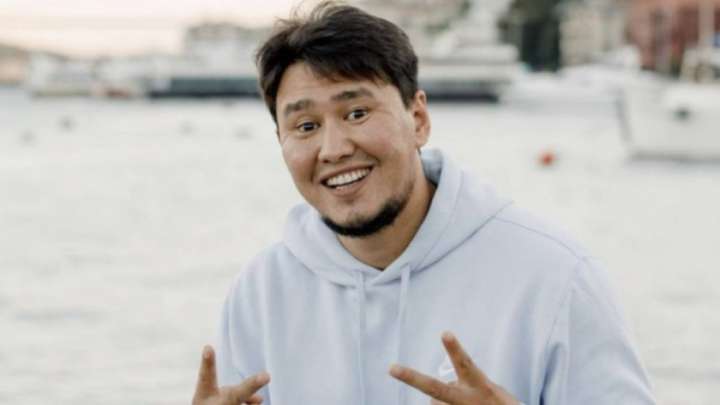 Тұрсынбектің әйелінің сұхбатынан кейін Жахан Отарғалиев ажырасып кеткеніне қуанатынын айтты